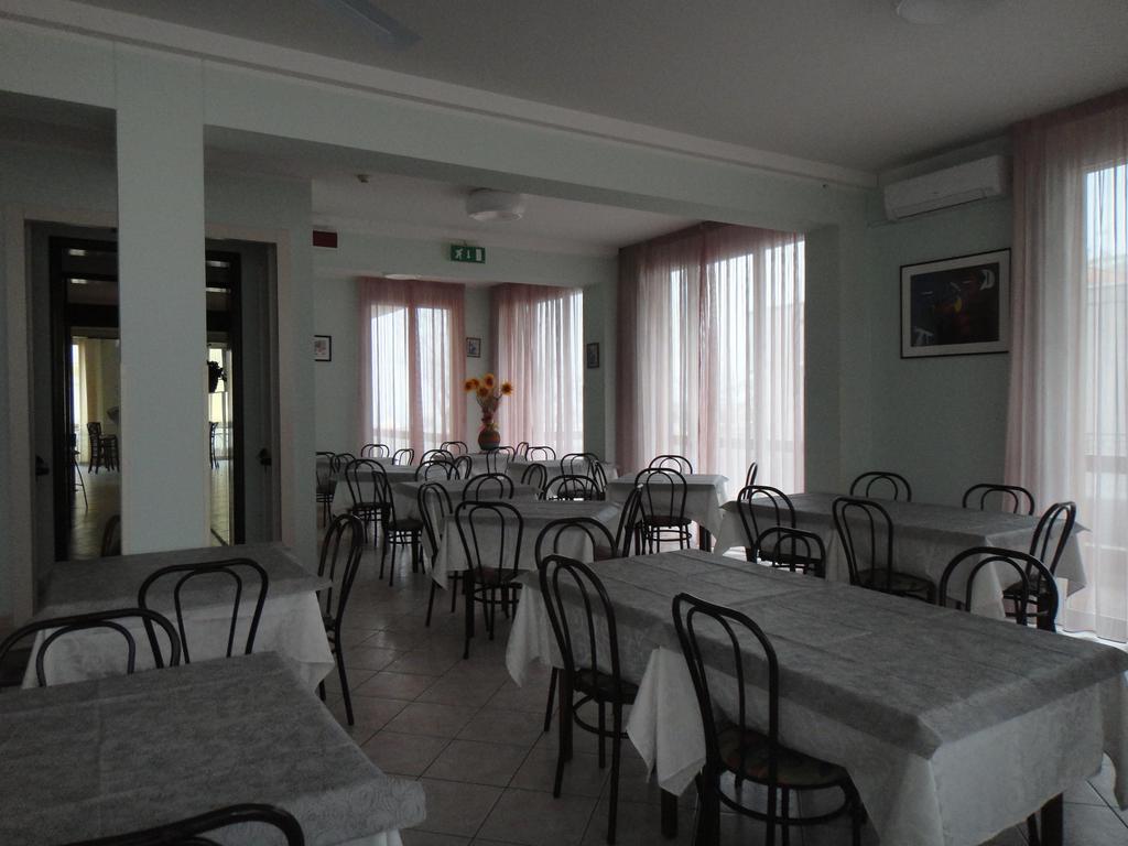 Hotel Acapulco Viserbella di Rimini Kültér fotó