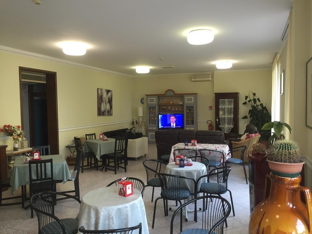 Hotel Acapulco Viserbella di Rimini Kültér fotó