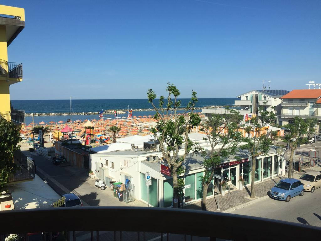 Hotel Acapulco Viserbella di Rimini Kültér fotó