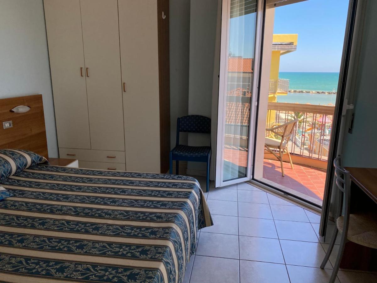 Hotel Acapulco Viserbella di Rimini Kültér fotó